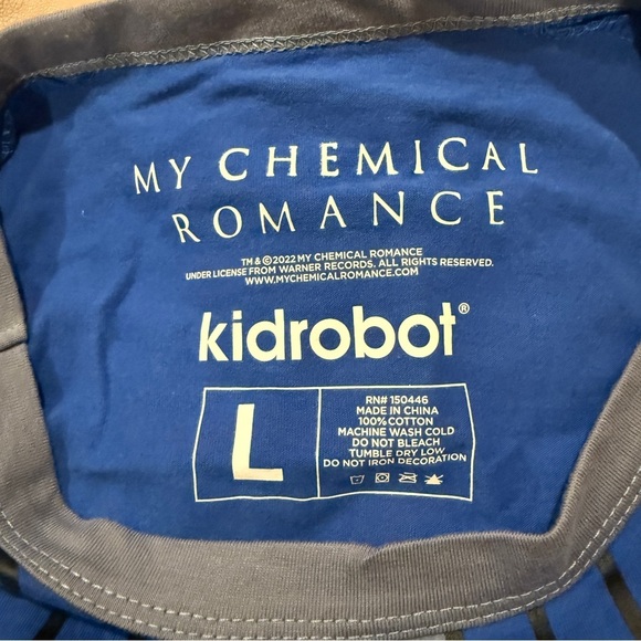 NWOT MY CHEMICAL ROMANCE Kidrobot Shirt - Band T-Shirt -Size Large - Picture 4 of 4